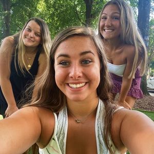 Meet your Posher, Caroline